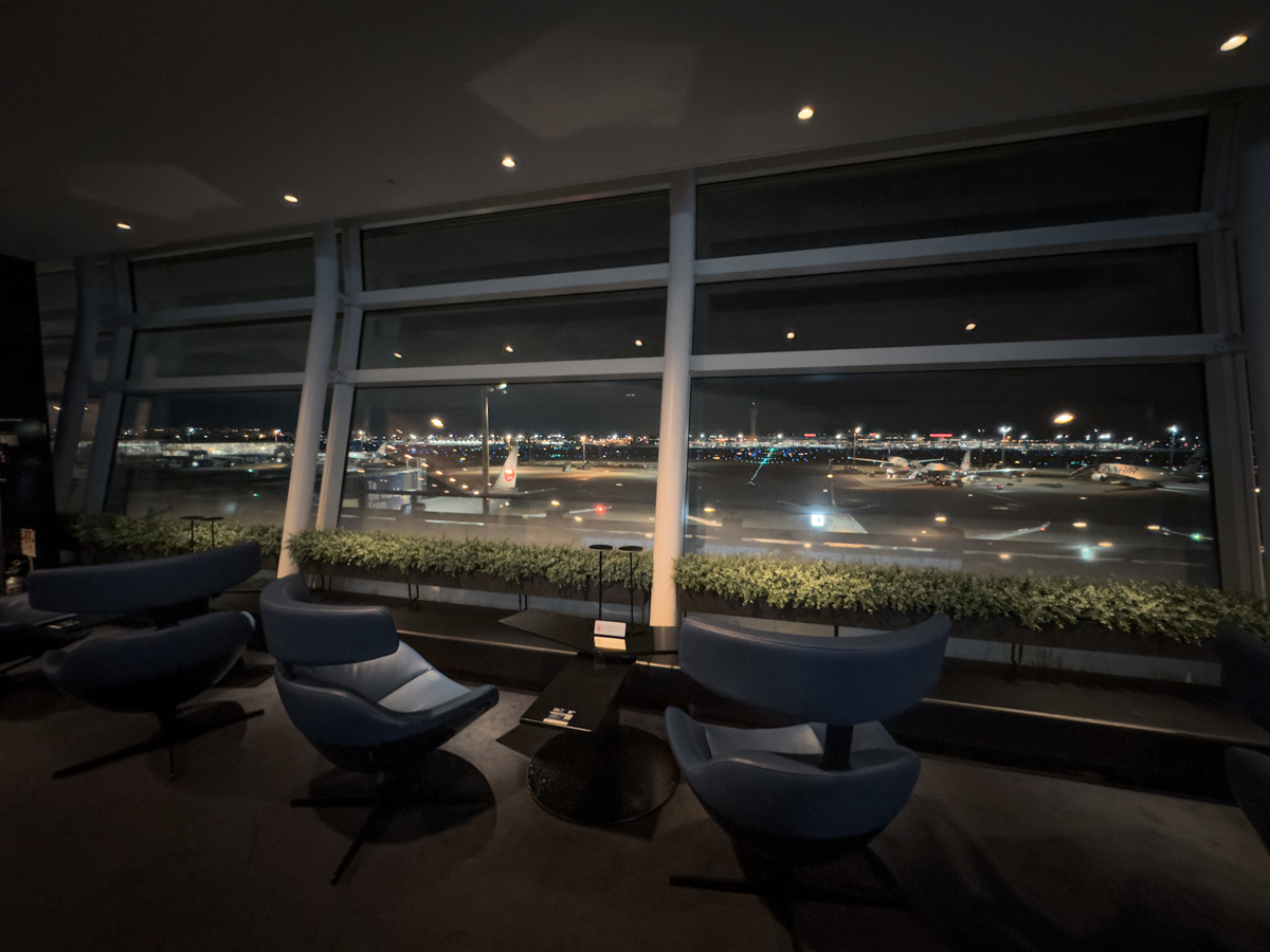 Windows facing the apron and runway inside the ANA Suite Lounge.
